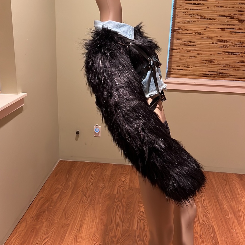 Akira Crop Jean Jacket With Faux Fur Sleeves In Black & Faux Leather Harness XL - Picture 6 of 11